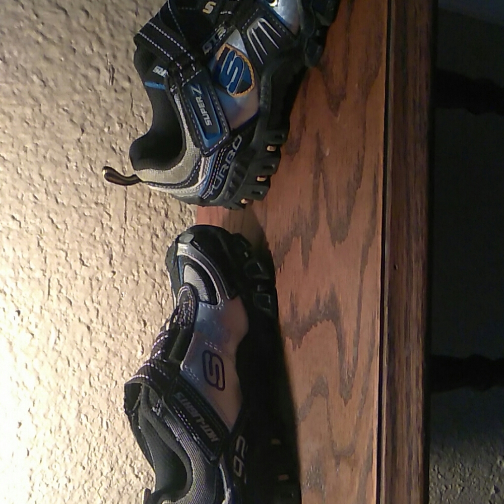 Boys shoes